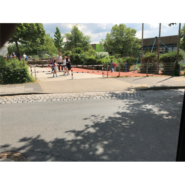 Stationary access barriers | for bolting on site | with top bar | hot-dip galvanized and white coatedwith red reflecting stripes | total width: 2500 mm